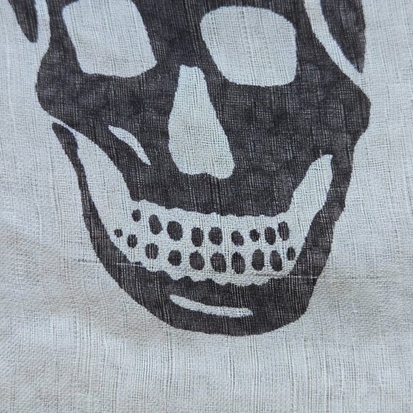 Alexander McQueen Skull Scarf 100% Silk White Black - Picture 5 of 9